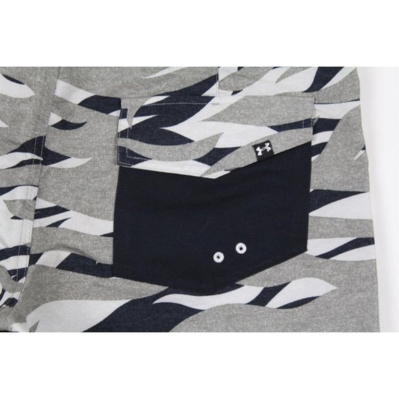 NEW Under Armour Bergwind Camo Boardshorts MENS 32 - Picture 7 of 7